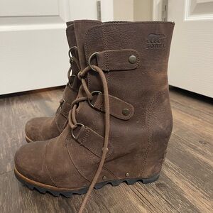 Sorel Brown Leather Wedge Lace-Up Boots - Women’s Size 7 - Like New!